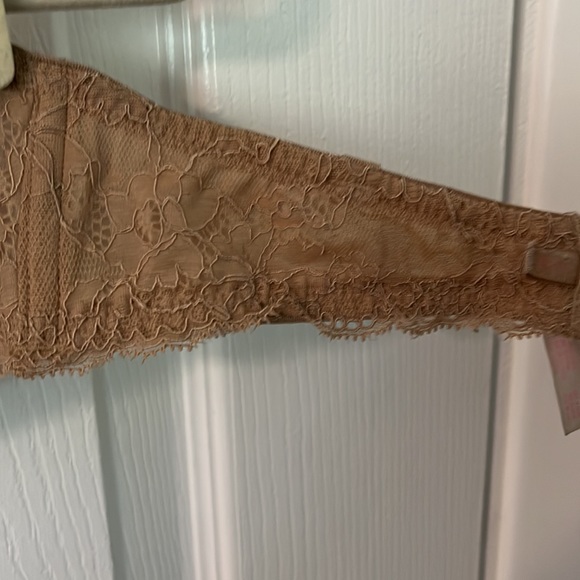 Pink Victoria’s Secret bra - Picture 2 of 4